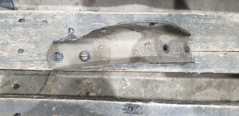 Кронштейн подножки Lexus LX 3 (LX 570)  Б/У Оригинал