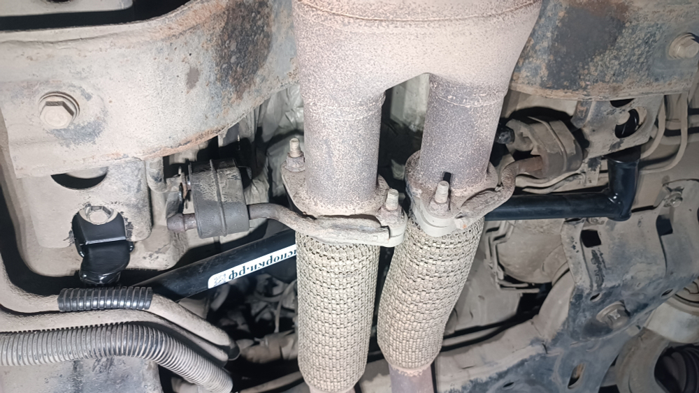 Распорка передняя нижняя под двойной выхлоп Ford Explorer 5 (ПОД ЗАКАЗ)