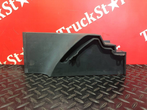 Накладка салона правая