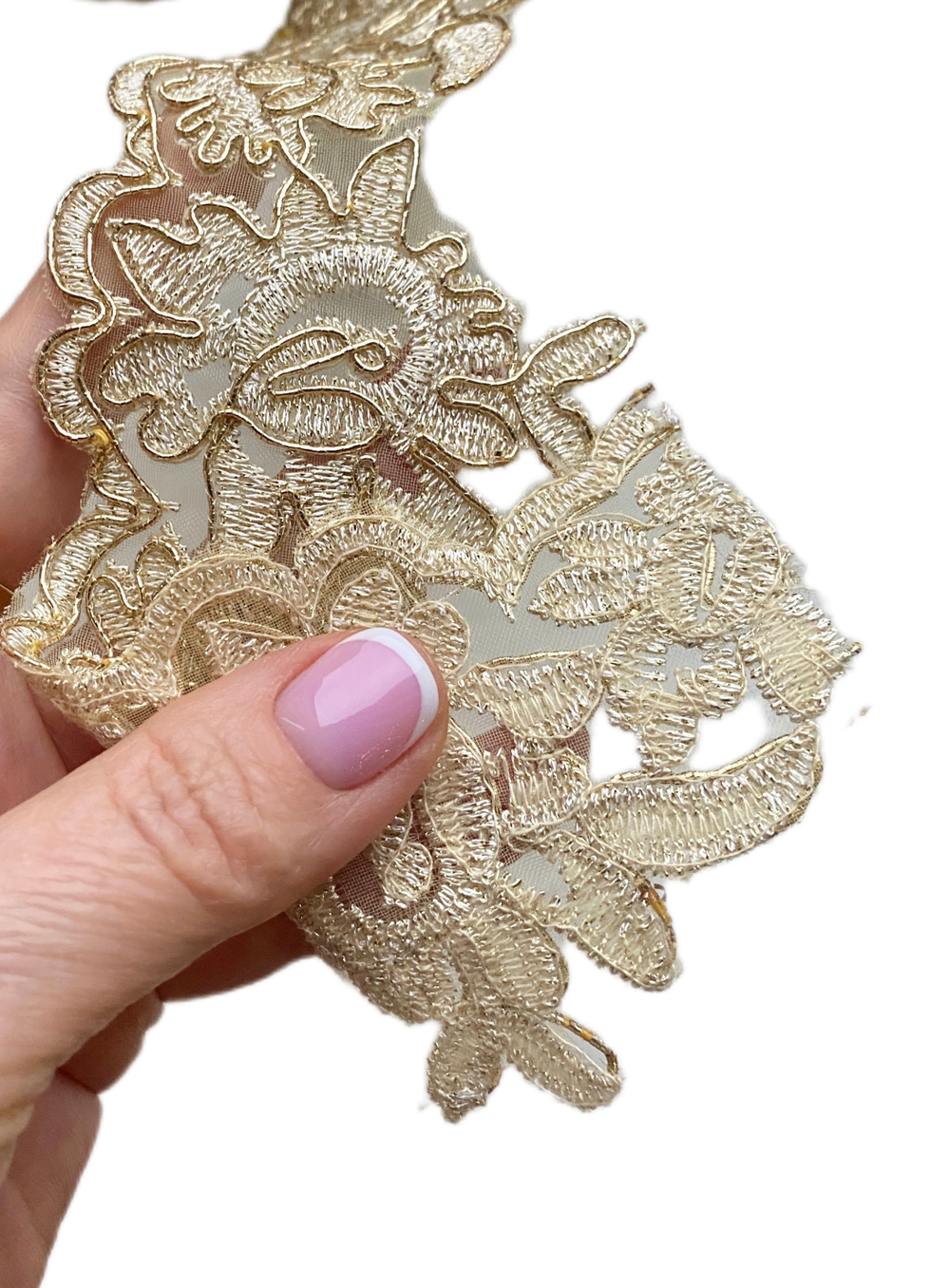 Кружево декоративное с кордом и вышивкой цвет молочный с золотом