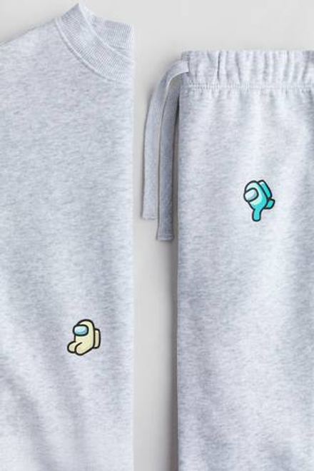 H&M Комплект из брюк-джоггеров и толстовки с принтом, светло-серый