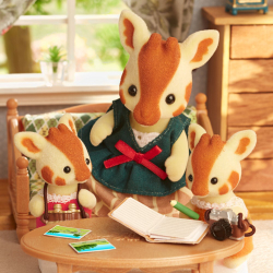Sylvanian Families - Семейство длинношеих жирафов 5639 / артикул   5639  / GTIN 5054131056394