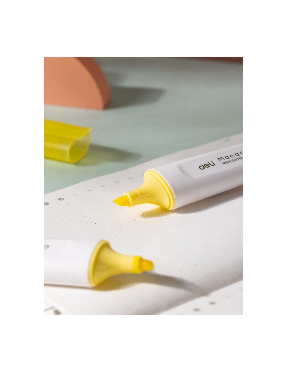 Маркер текстовыделитель DELI Macaron 1-5мм, скошенный, желтый ES621