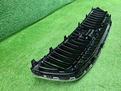 Решетка радиатора Volvo V40 2 (2016-2019)