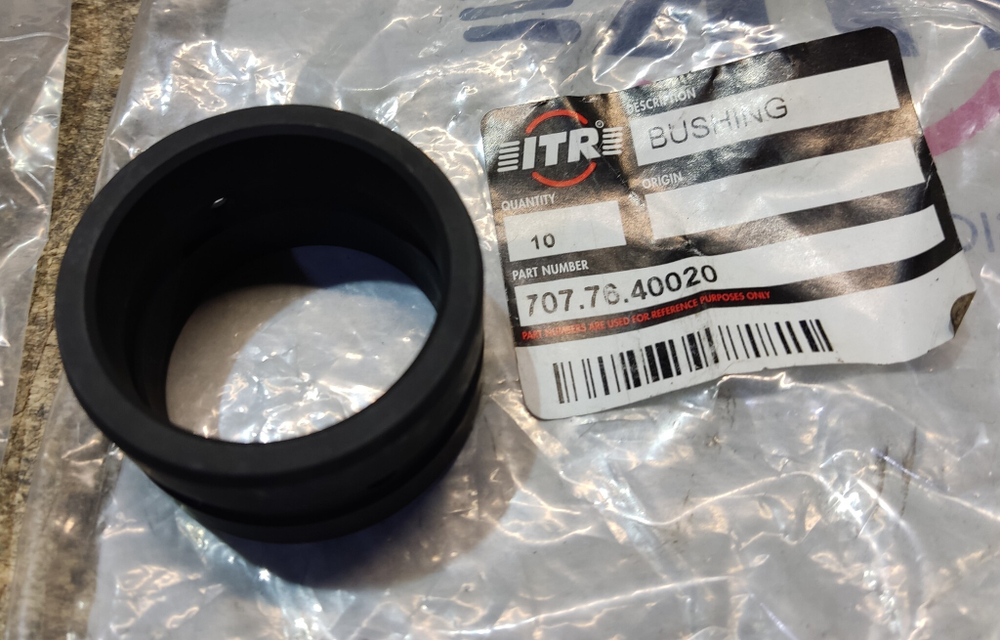 Втулка 707-76-40020