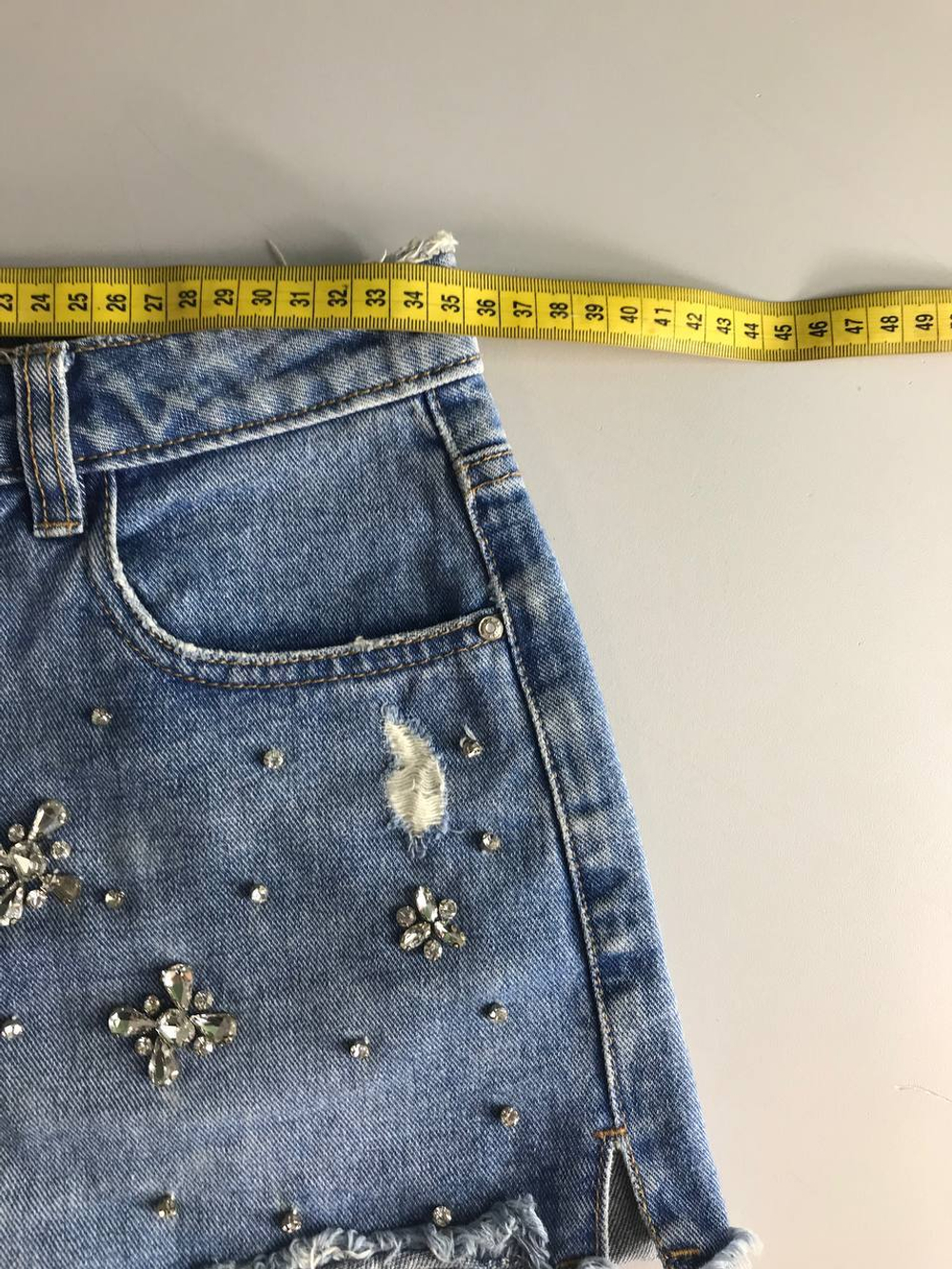 Шорты Amisu со стразами, маркировка 34, визуально 40 размер