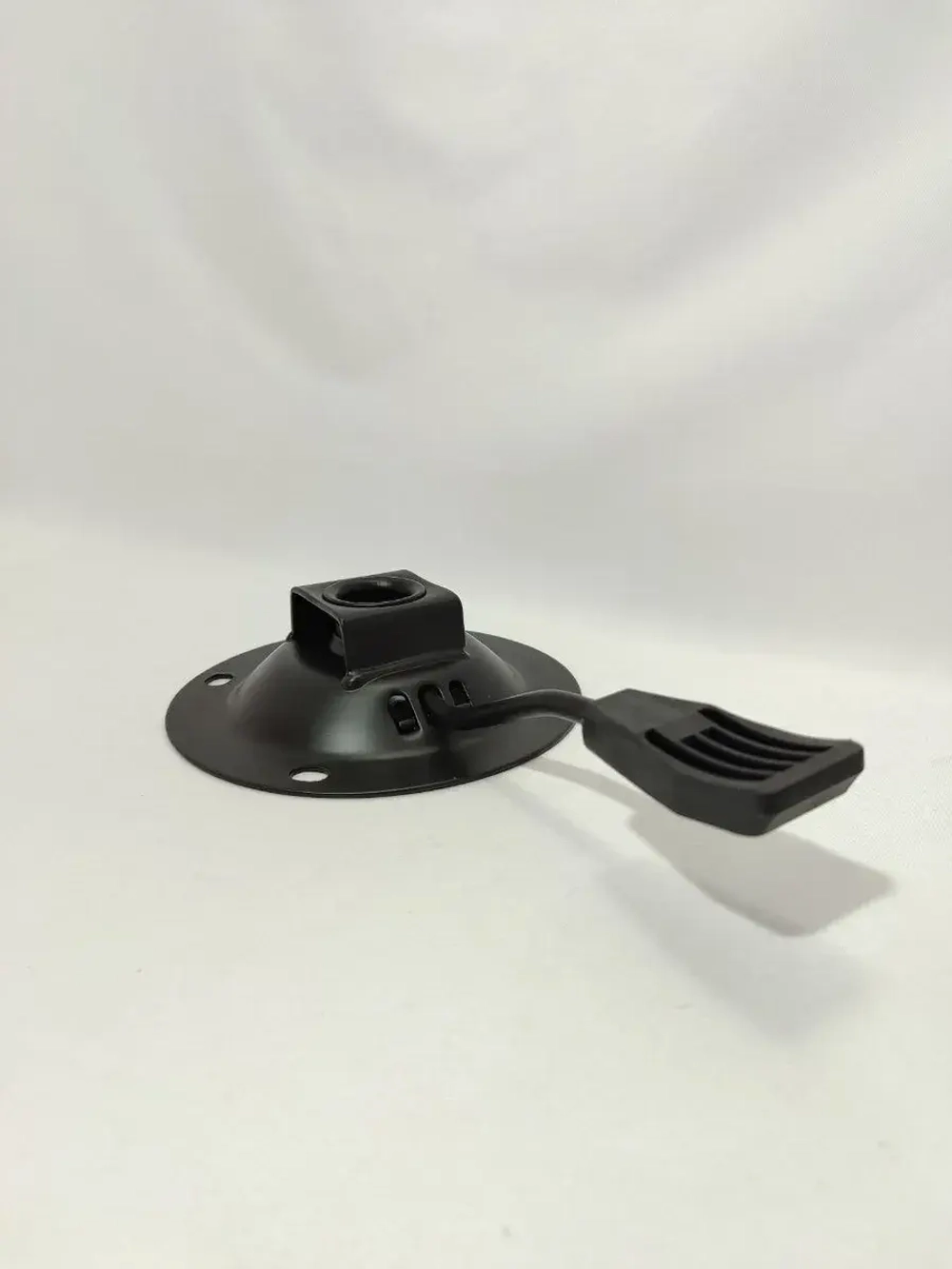 Механизм Пиастра для крепления компьютерного кресла