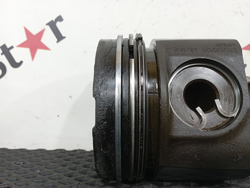 Поршень с шатуном