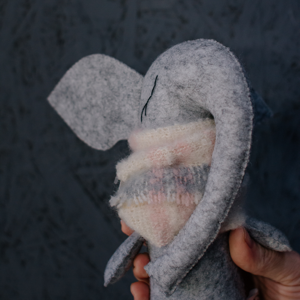 Игрушка ручной работы Слоник светлый