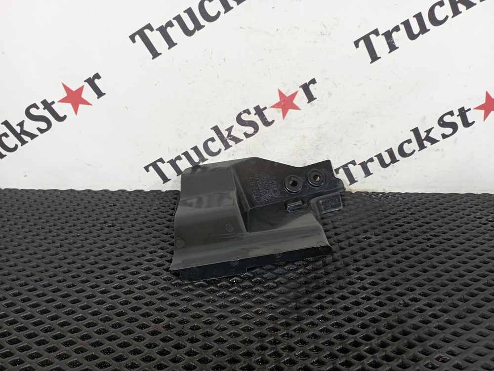 Накладка подножки правая 2020г.