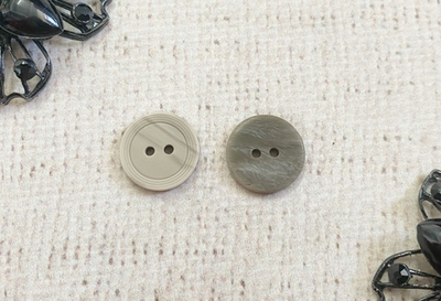 Пуговицы, d 1,5 см