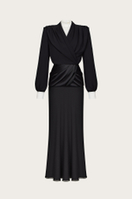 КОСТЮМ ИЗ ШЕЛКА С БЕЛЫМ ТОПОМ