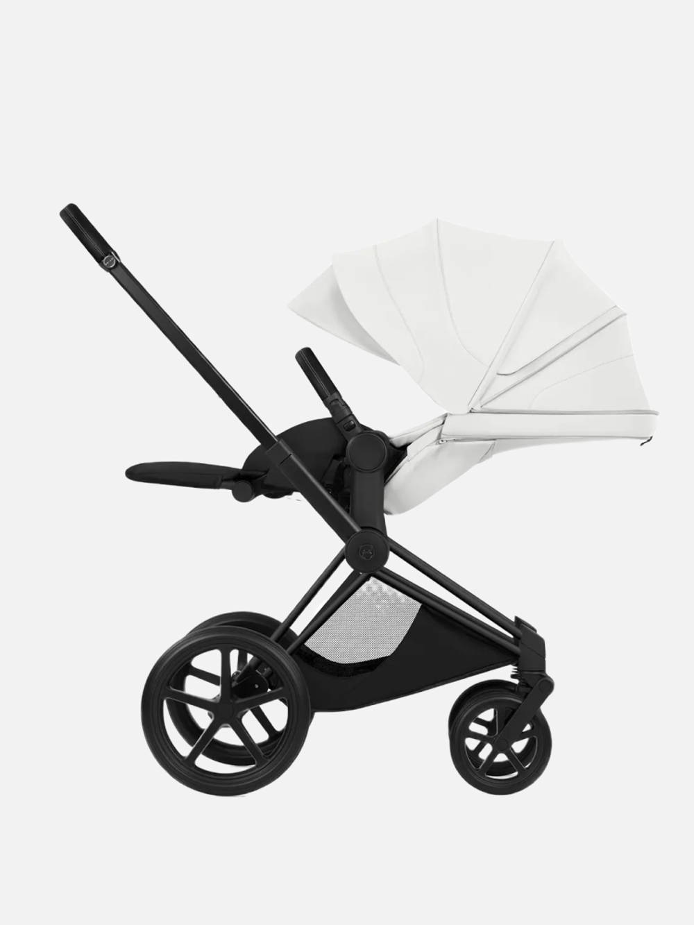 Cybex Priam 5 Style, в цвете Off White (шасси Matt Black) + автокресло Cybex Cloud T Plus
