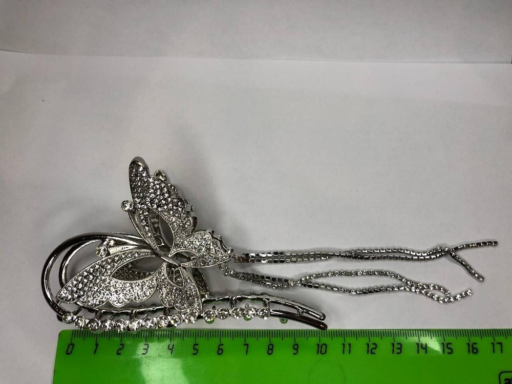 Заколка-краб. Бабочка петля со стразами. Усиленная. Цвет серебро