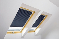 Плиссированная штора FAKRO 134х98 синяя