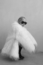 Шуба из эко-меха страуса молочная