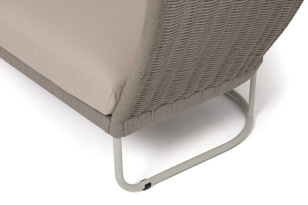 "Фиджи" диван 3-местный плетеный из роупа, каркас алюминий светло-серый (RAL7035) муар, роуп серый меланж круглый, ткань Mossle бежевая
