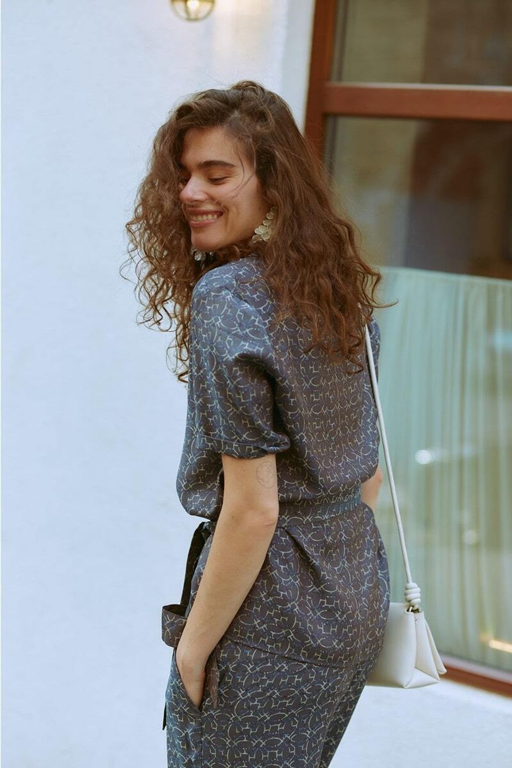 Рубашка с коротким рукавом графитовый принт вискоза