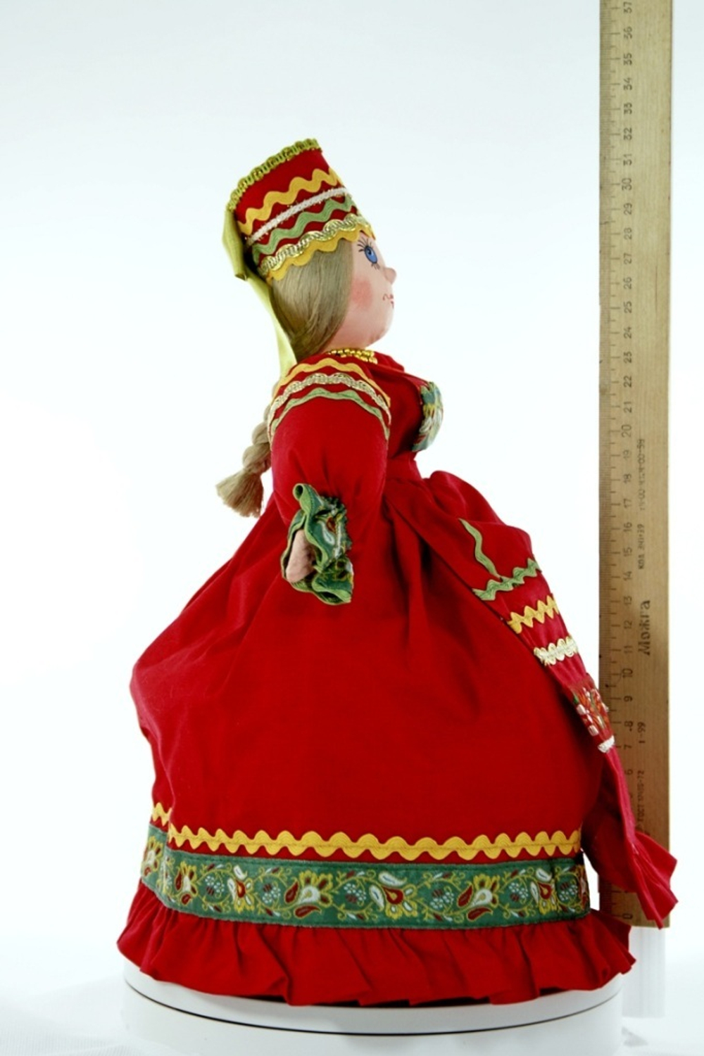 Русский костюм. Кукла на чайник. Текстиль.