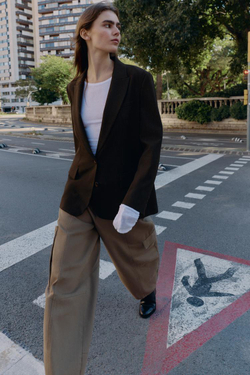 ZARA БЛЕЙЗЕР С ПОДПЛЕЧНИКАМИ, ПУГОВИЦА И РАЗРЕЗ СЗАДИ, КОРИЧНЕВЫЙ