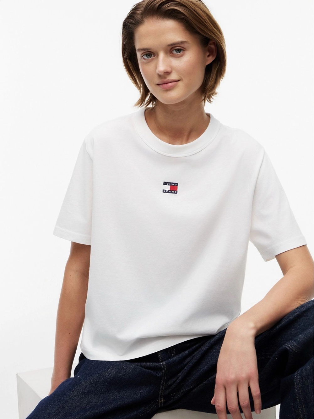 Футболка Tommy Jeans Badge Boxy Ecru