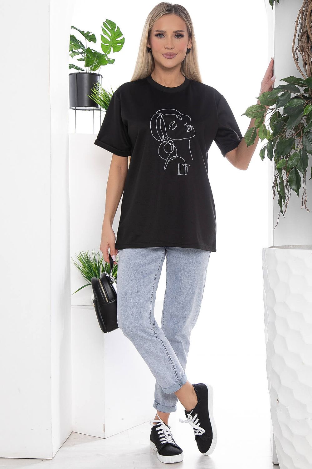 Футболка с вышивкой черная Б10059 LT Collection