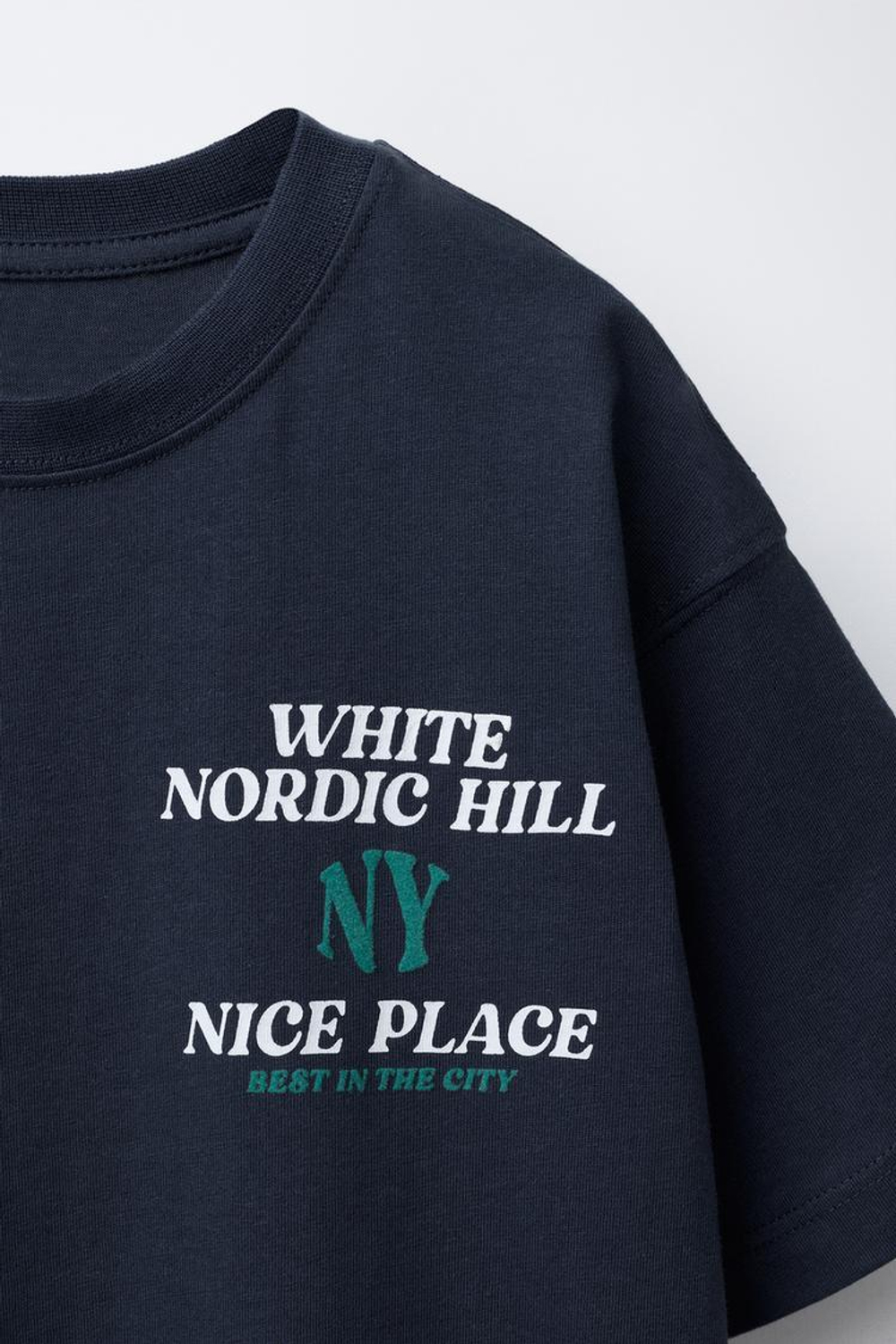 ZARA ФУТБОЛКА В СТИЛЕ ВАРСИТИ С РЕЛЬЕФНОЙ НАДПИСЬЮ, МОРСКОЙ СИНИЙ