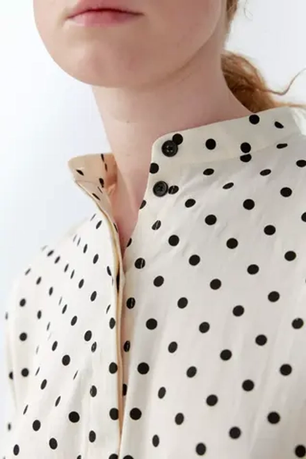 Платье на пуговицах с кулиской молочного цвета в чёрный горошек