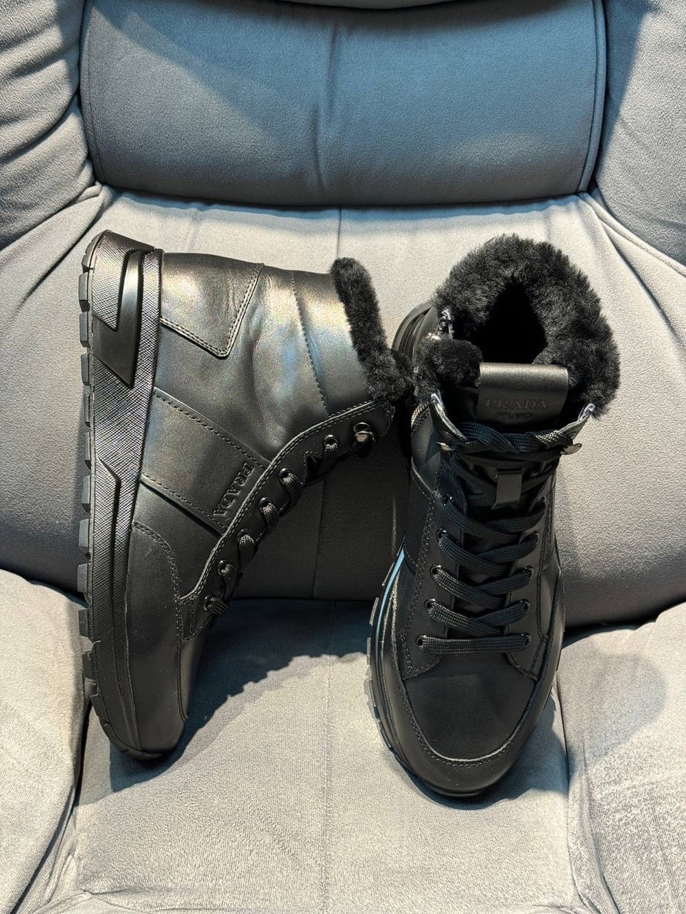 Кроссовки Prada