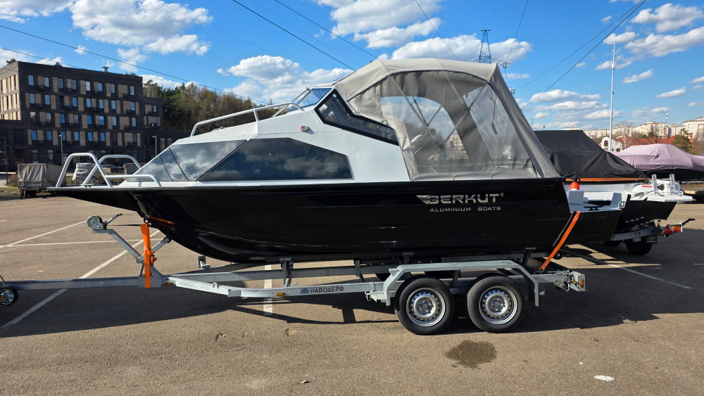 Лодка Беркут L-HT PRO. В наличии. Черный-белый