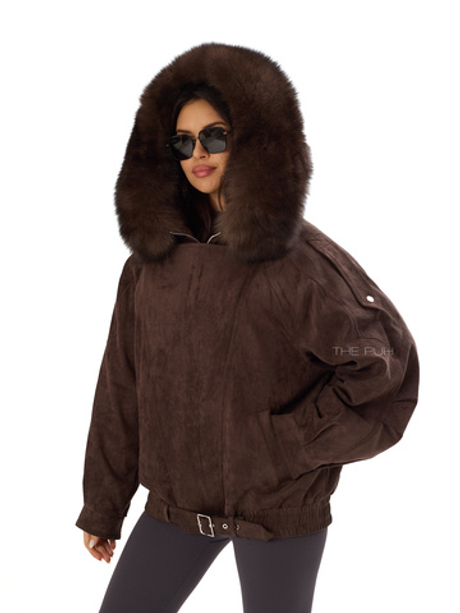 Шоколадный пуховик из эко-замши с капюшоном и планкой
