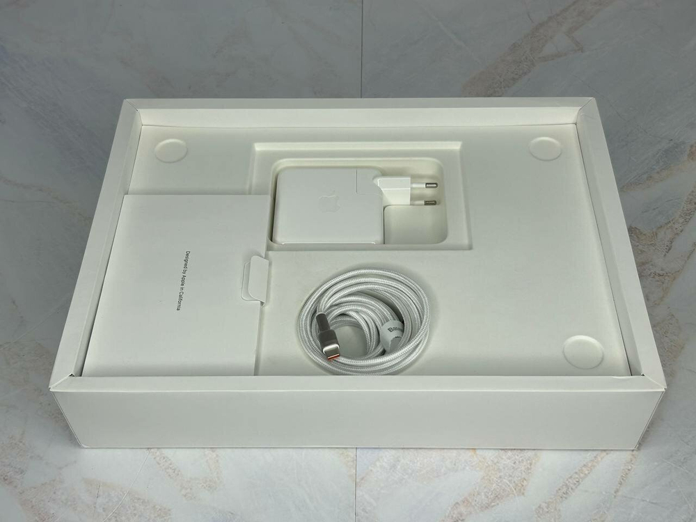 Ноутбук Apple Macbook PRO 13 A2251. Конфигурация: I5-1038NG7/16GB/512GB/Intel iris plus/MacOS Catalina/WQXGR