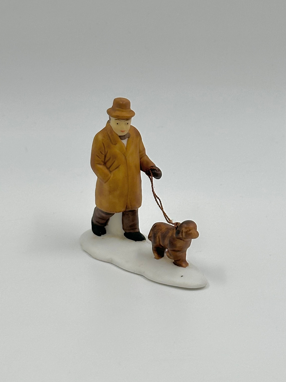Фигурка Мужчина с собакой Department 56