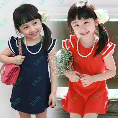 Платье однотонное с контрастной окантовкой на рукавах-крылышках