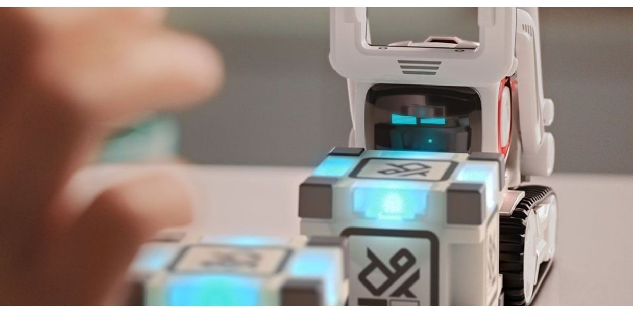 Роботы Cozmo — умные и веселые друзья для детей и подростков
