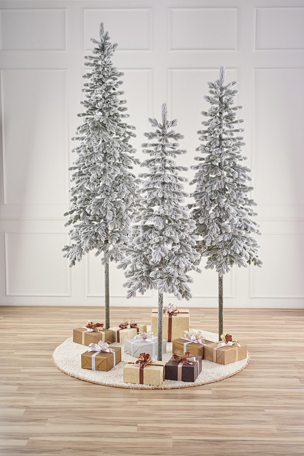 Ель искусственная заснеженная Королева Тянь Шаня 1,8м подставка металл 100% Литые веточки МаксКристм