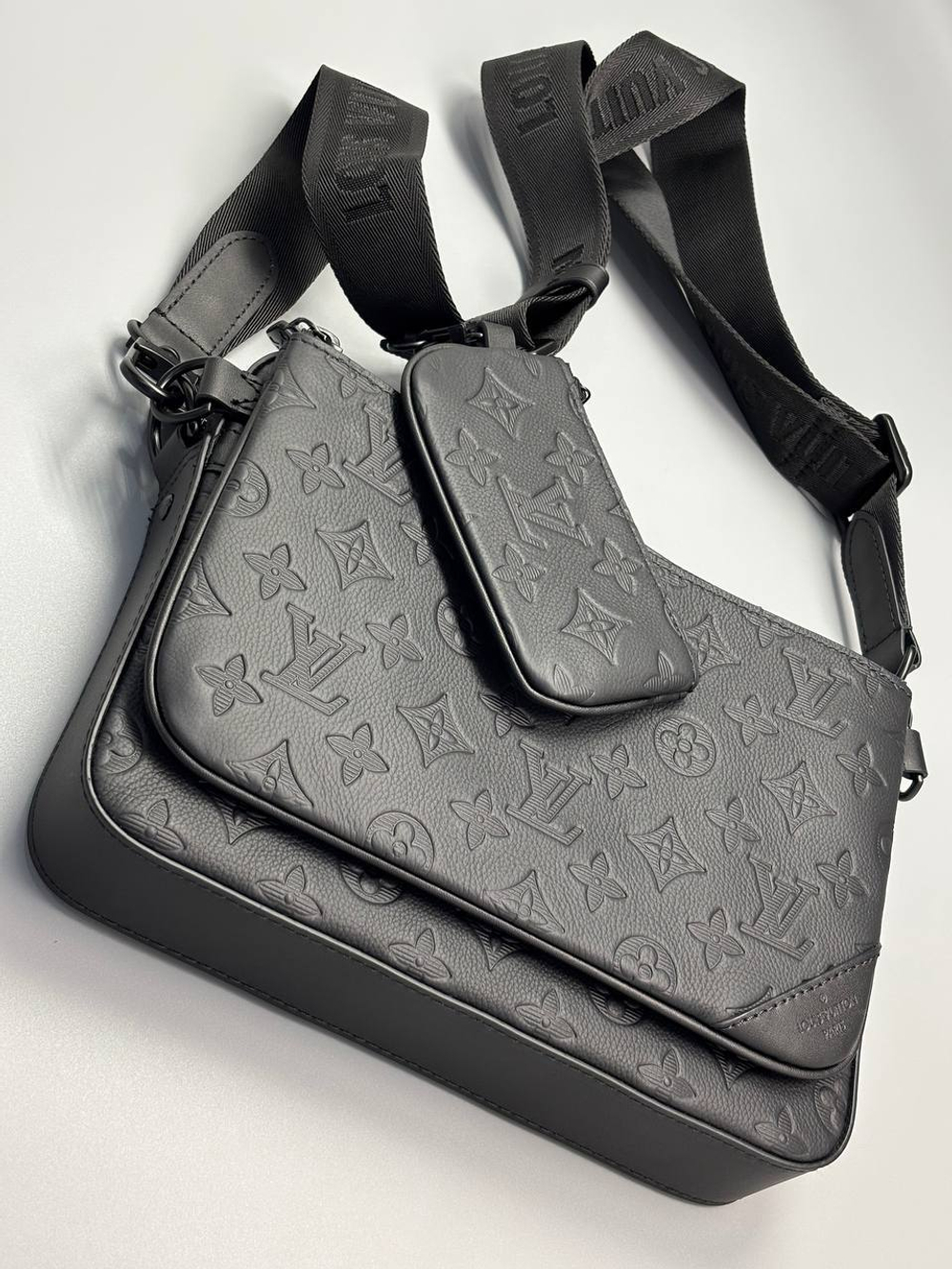 Сумка-мессенджер Louis Vuitton