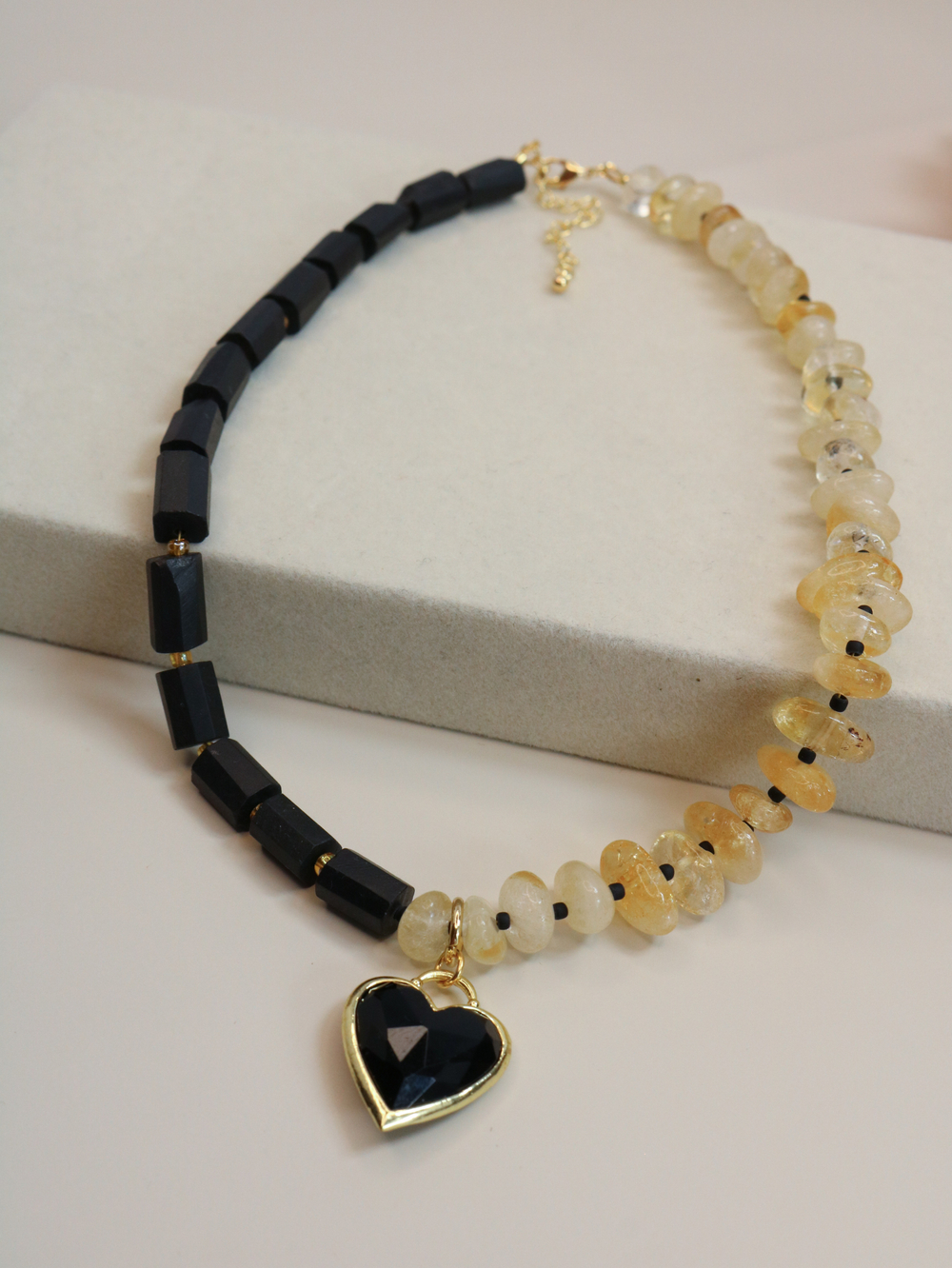 Колье "Сердце силы" с цитрином и шунгитом