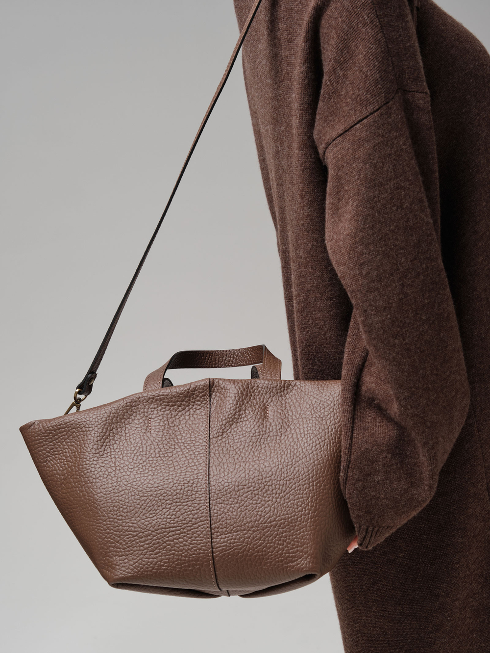 Кожаная сумка Azaro 31355 коричневый какао