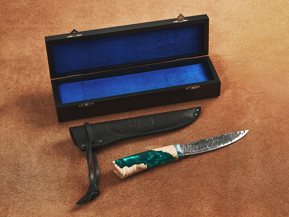 Якутский нож "Амга", сталь Х12МФ, рукоять стабилизированная карельская береза / акрил изумруд