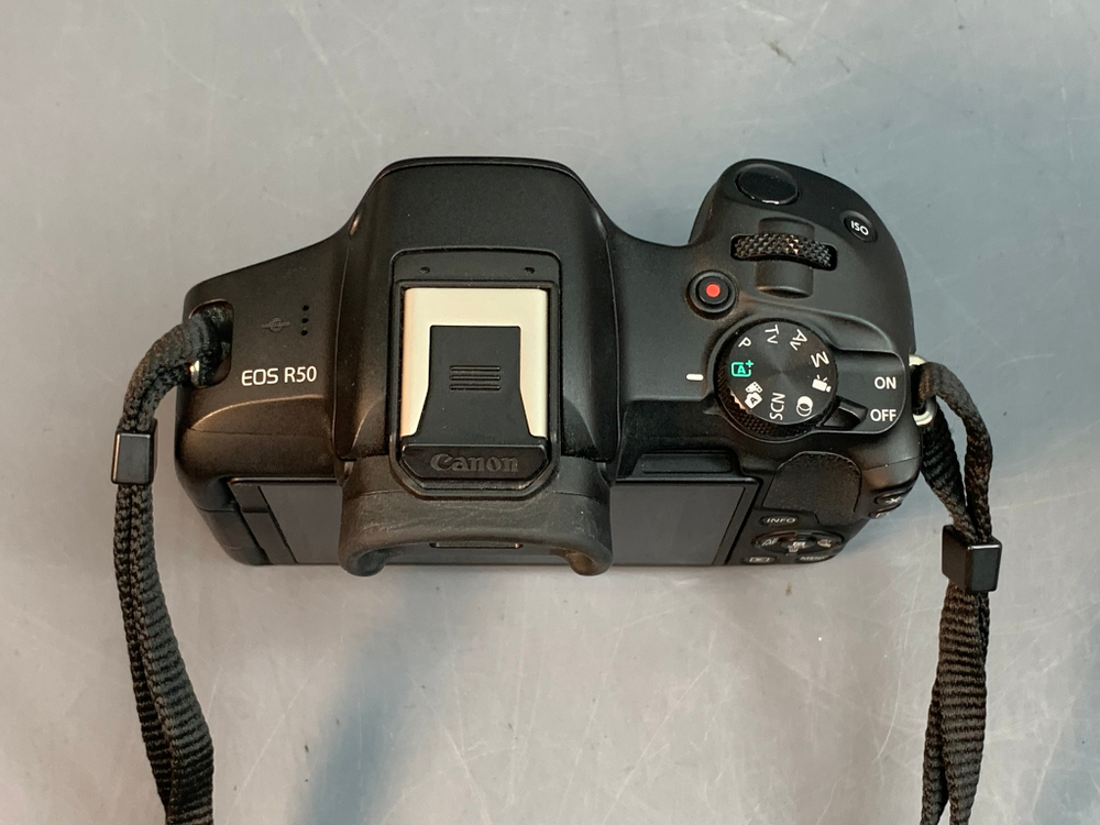 Canon EOS R50 Kit 18-45mm 9.000 кадров, на гарантии до 7 мая 2026 года