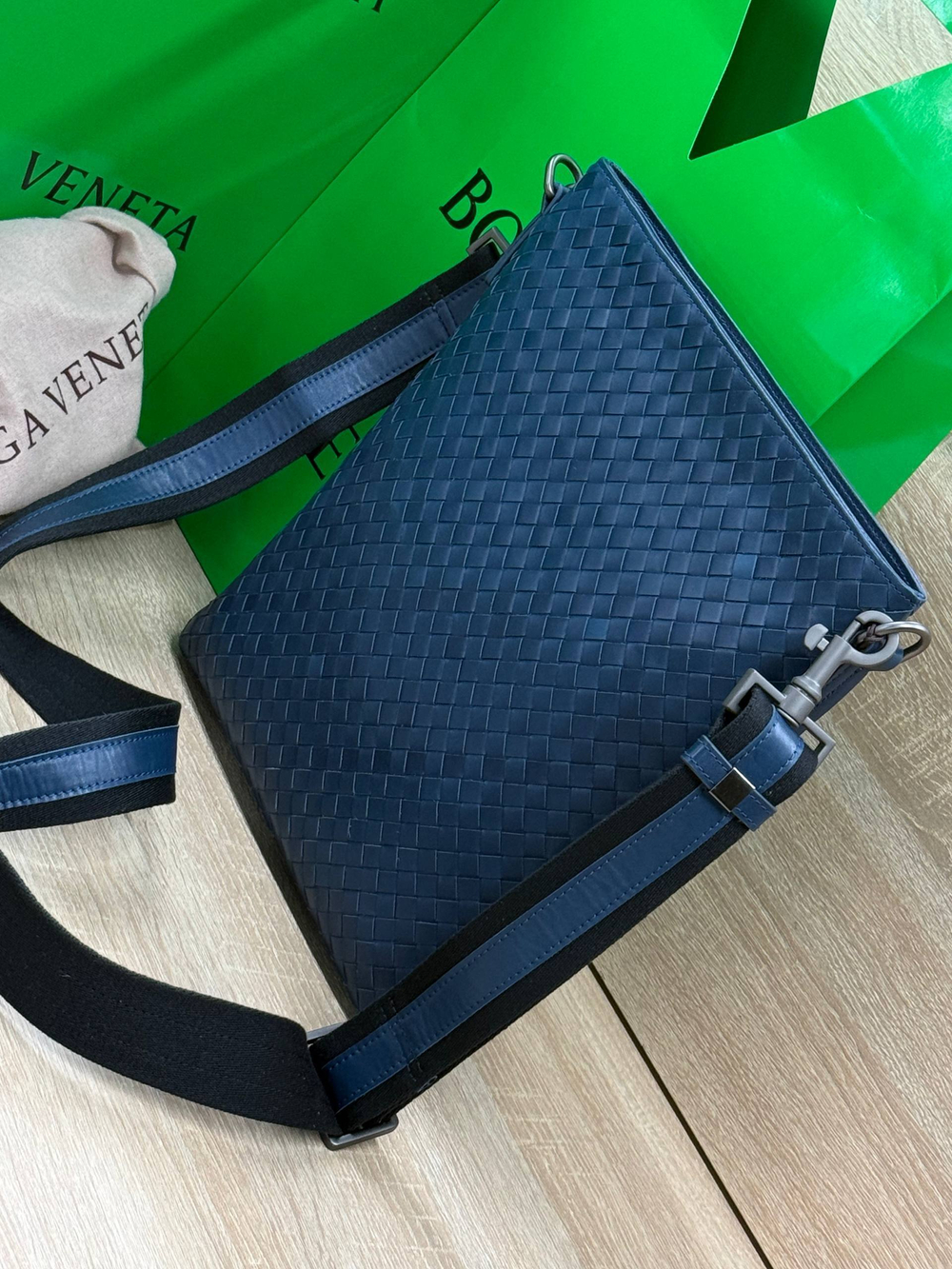 Сумка-мессенджер Bottega Veneta