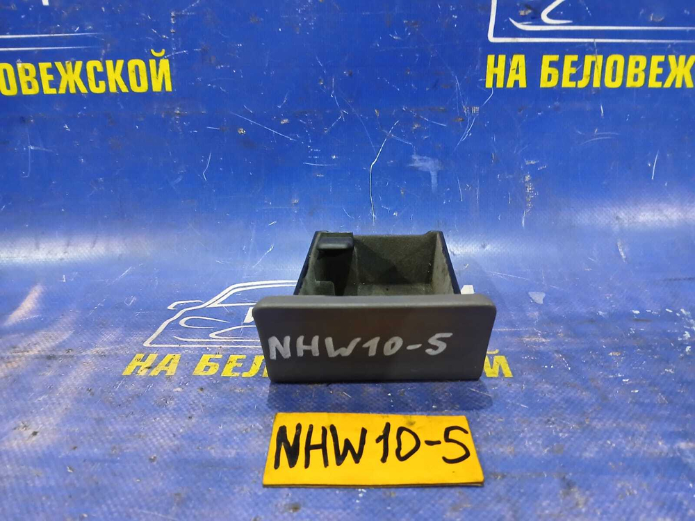 Пепельница TOYOTA PRIUS 1998