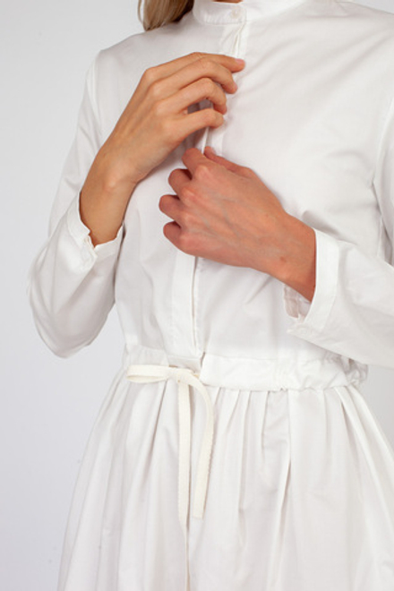 Платье на пуговицах белого цвета из хлопка