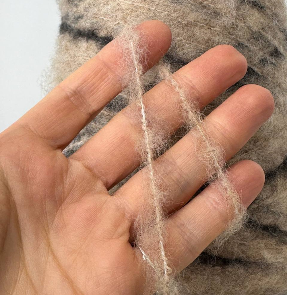 VOLO PRINT - Fabiano; 26% меринос, 72%, п/а, 2% эластан; 330м/100гр; col. 1147/202, секционная окраска бежевый с графитовыми вставками; S714