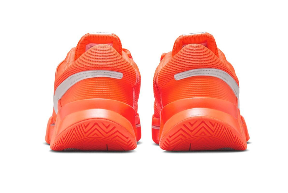 Мужские кроссовки теннисные Nike Zoom GP Challenge 1 HC Premium - hyper crimson/metallic silver