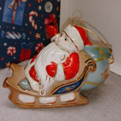 Набор фарфоровых ёлочных игрушек Дед Мороз с оленями