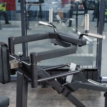 A618 Разведение рук сидя (задние дельты, спина)