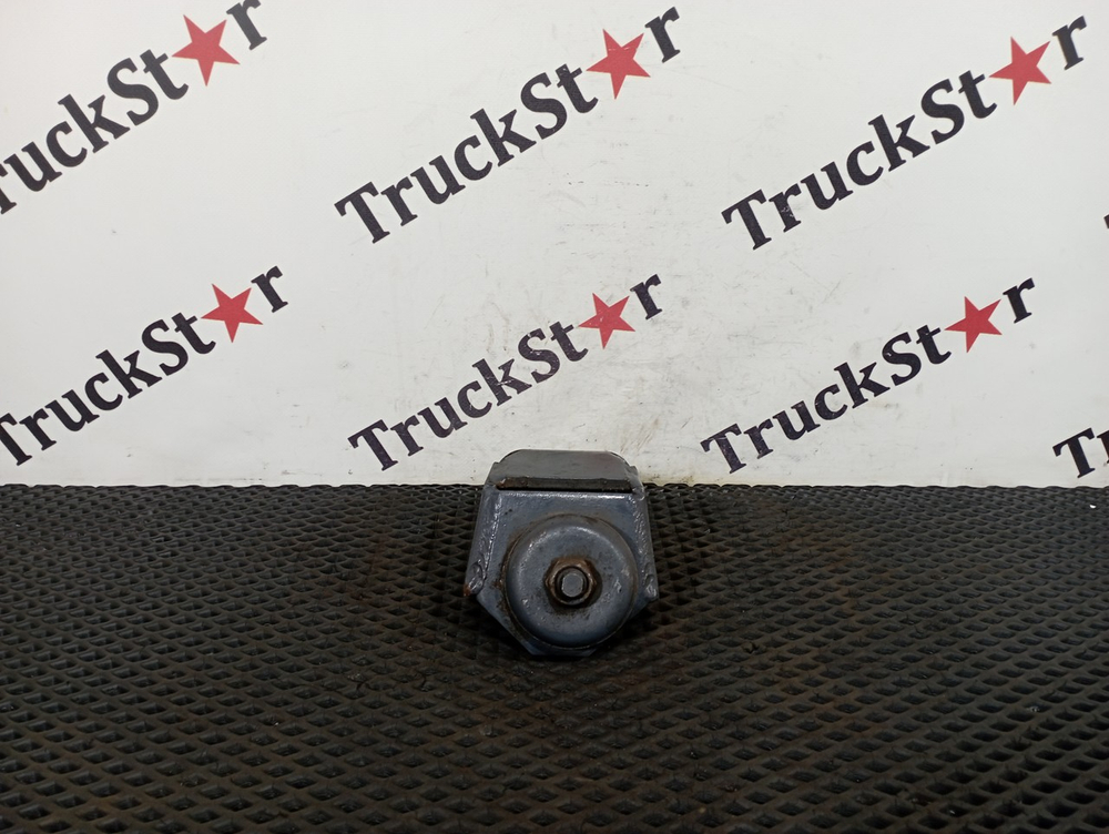 Кронштейн амортизатора переднего