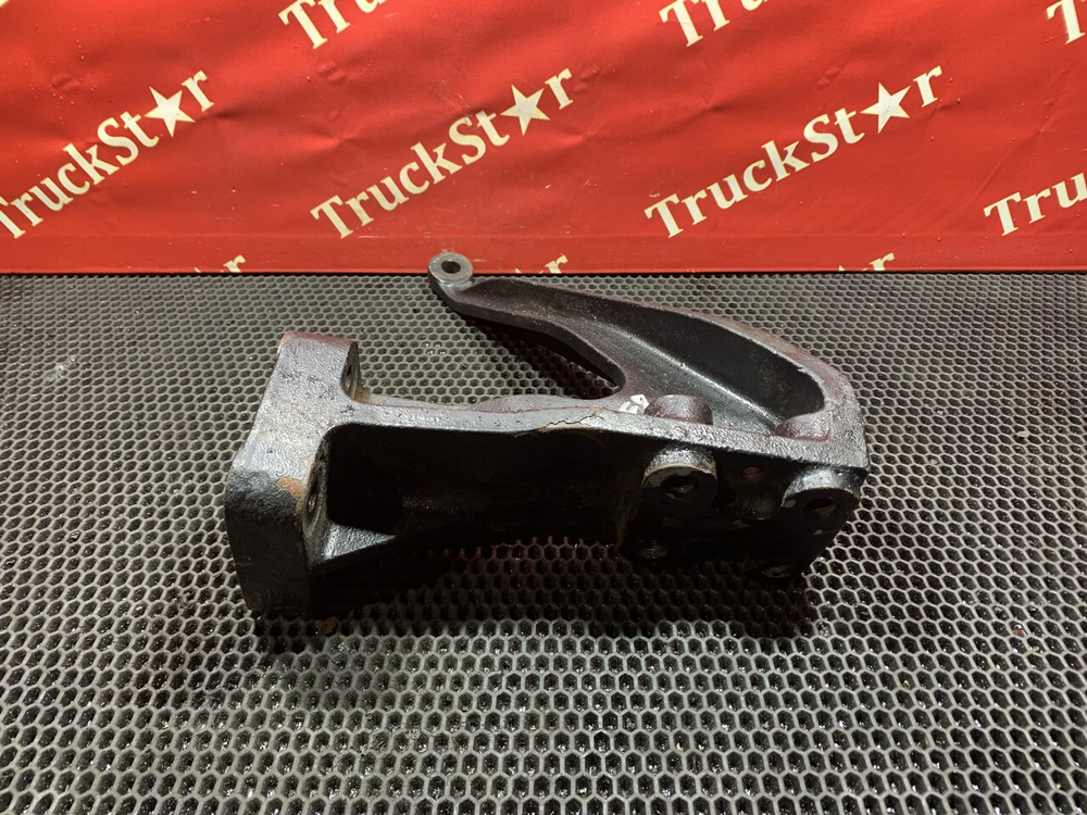 Кронштейн кабины правый 2023г.